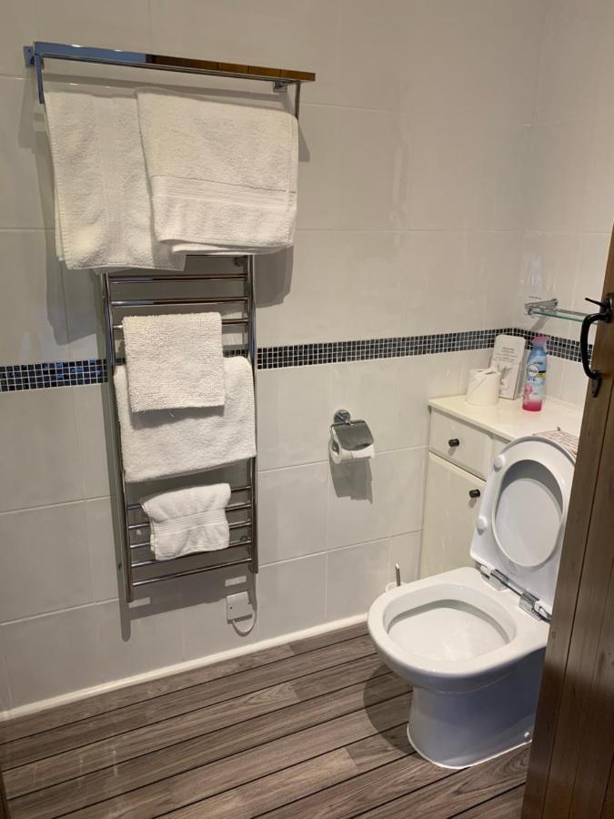 The Reindeer Retreat Buttercup Twin Hotel Kidwelly Екстериор снимка