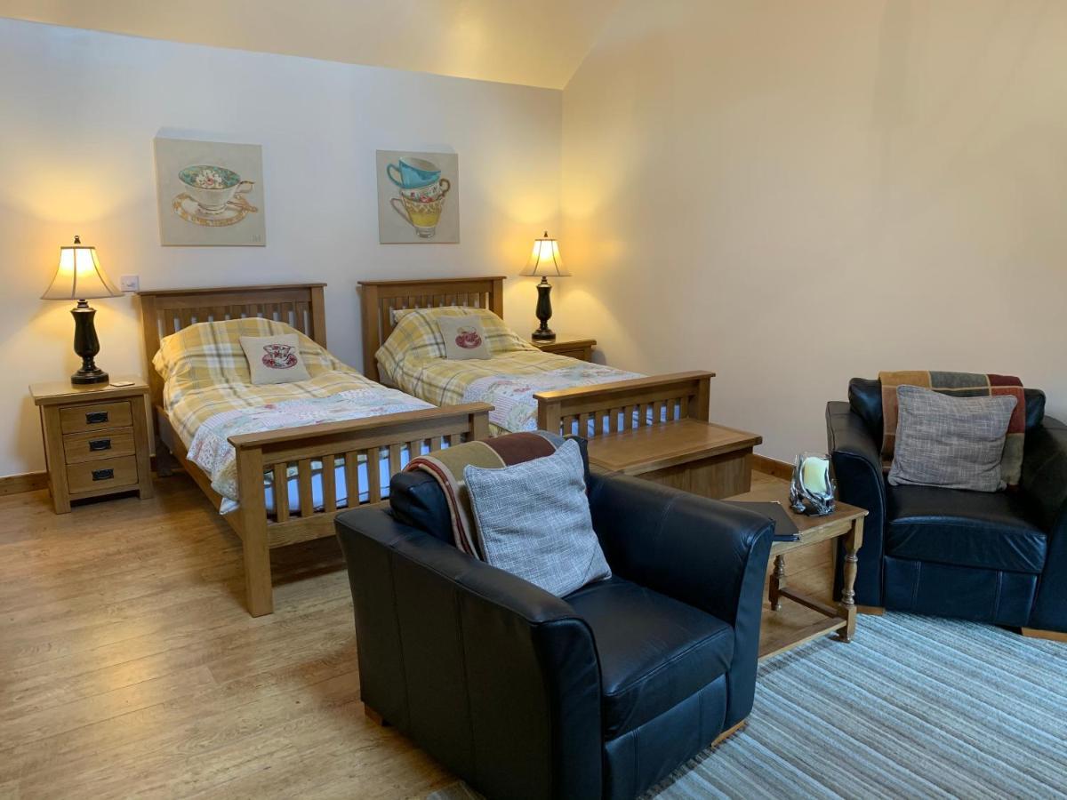The Reindeer Retreat Buttercup Twin Hotel Kidwelly Екстериор снимка