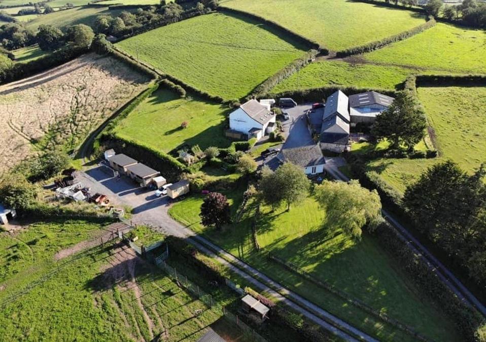 The Reindeer Retreat Buttercup Twin Hotel Kidwelly Екстериор снимка